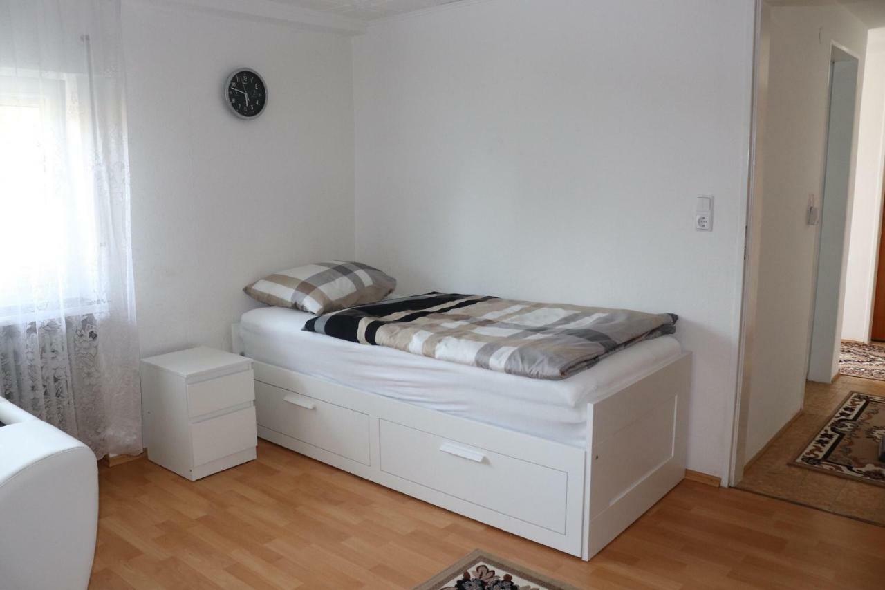 Ferien- Und Monteurwohnung Julia Moerlenbach Bagian luar foto